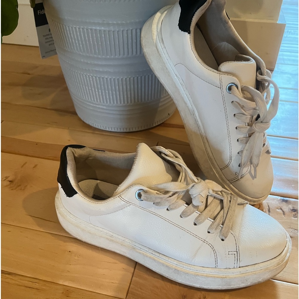 Women’s size 8 Steve Madden shoes